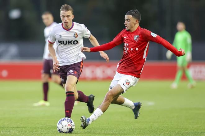 也展示了滑 也展示了滑