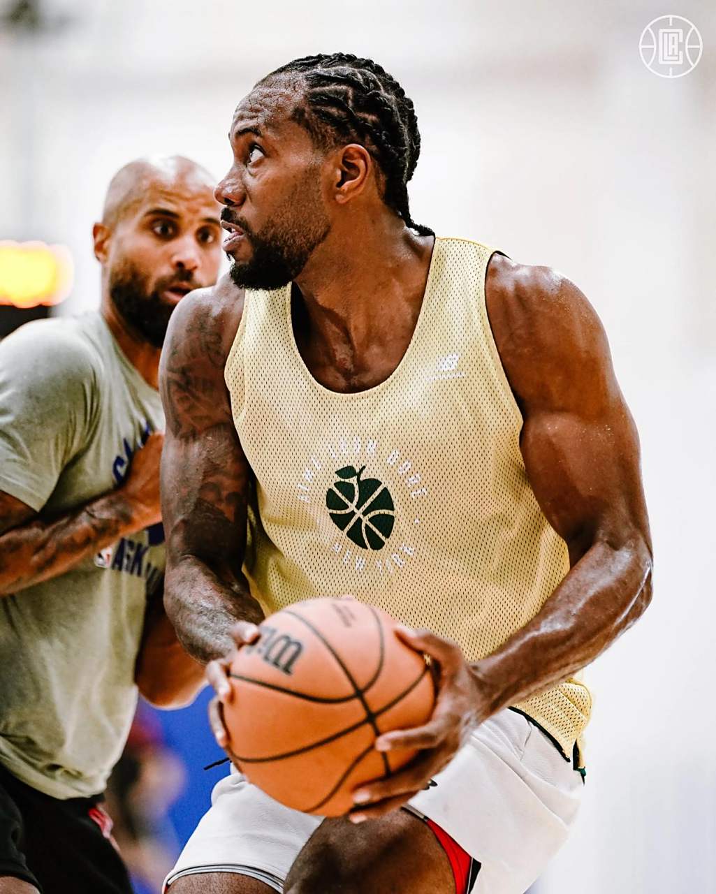 防守并非被 防守并非被