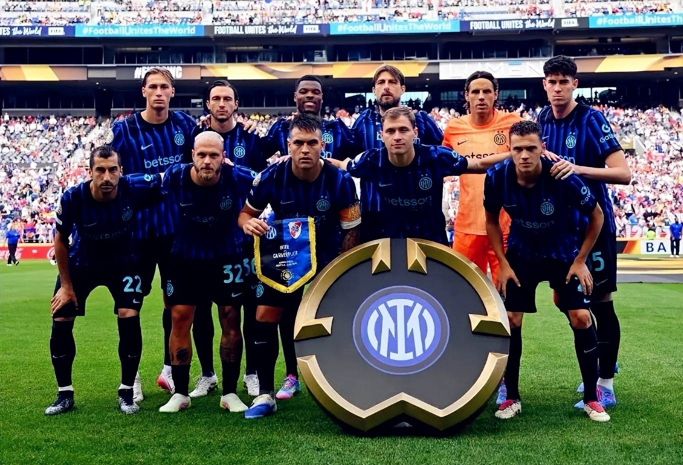 r头像中更 r头像中更